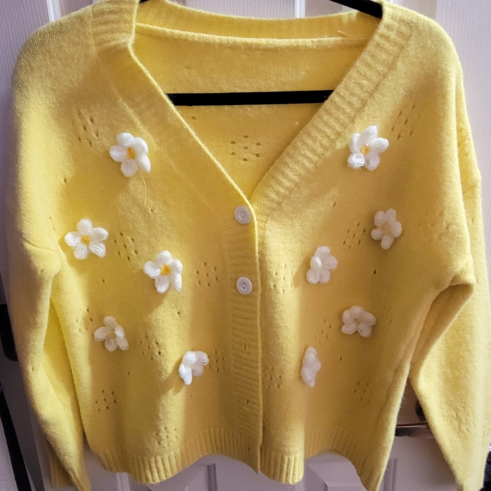 Cardigan with Daisy